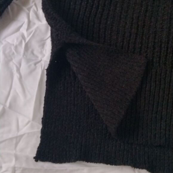 NWT SO Chenille VNeck Sweater SzS - Picture 3 of 5